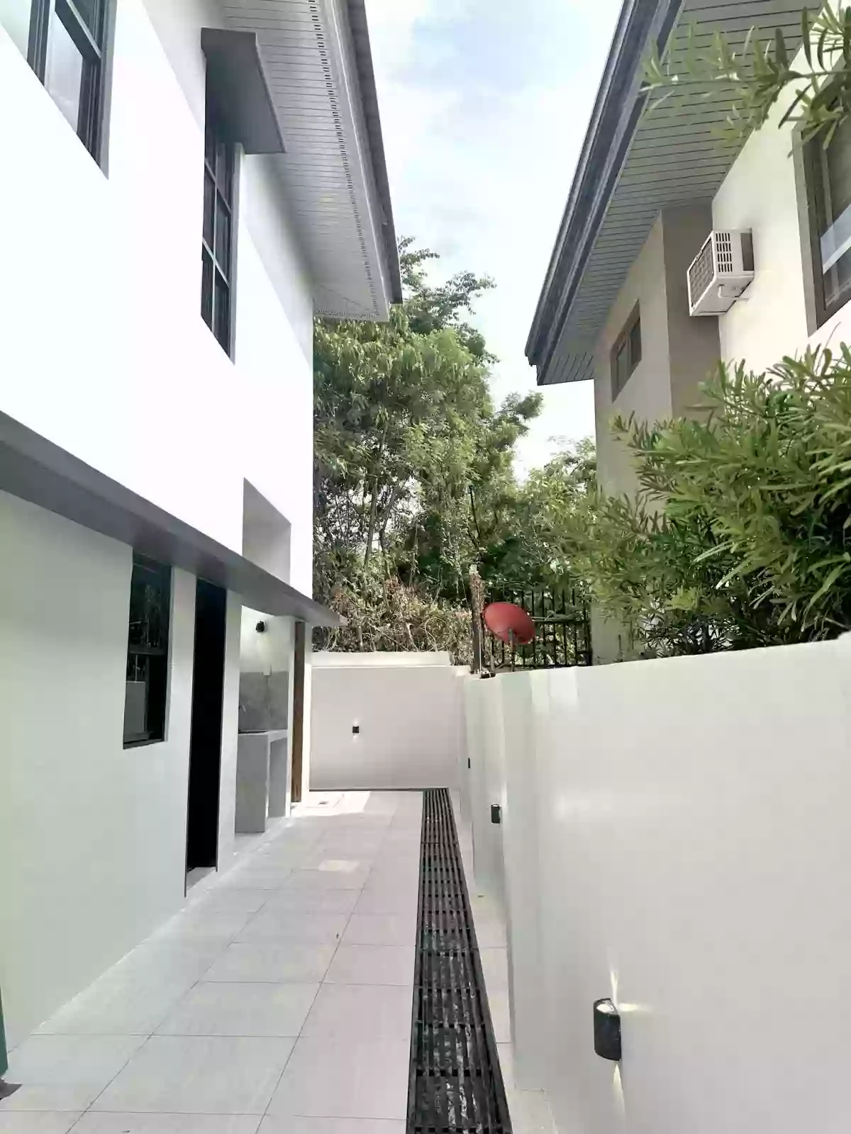 Open photo 12 of 14 — FOR SALE ELEGANT HOUSE AND LOT INSIDE AN EXCLUSIVE SUBDIVISION IN CONSOLACION, CEBU