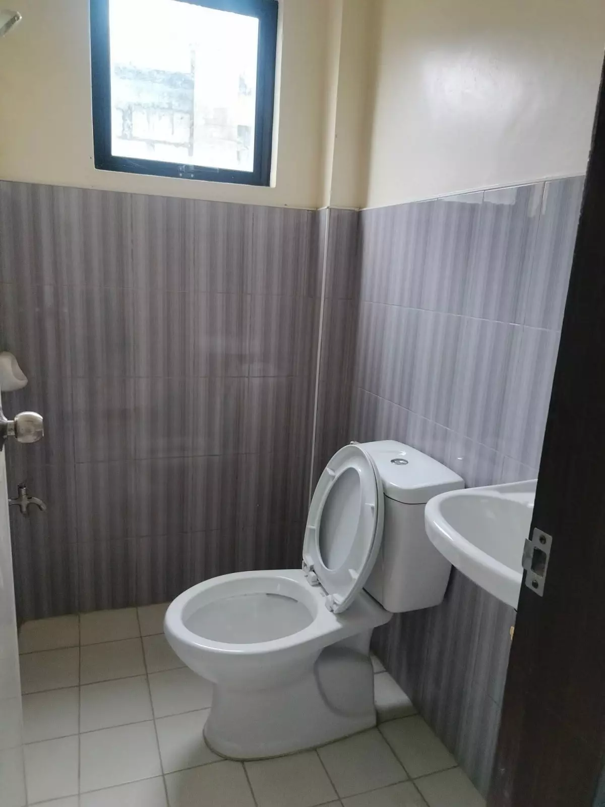 Open photo 25 of 28 — For Sale: Maribago Building in Maribago, Lapu-lapu City — Investors