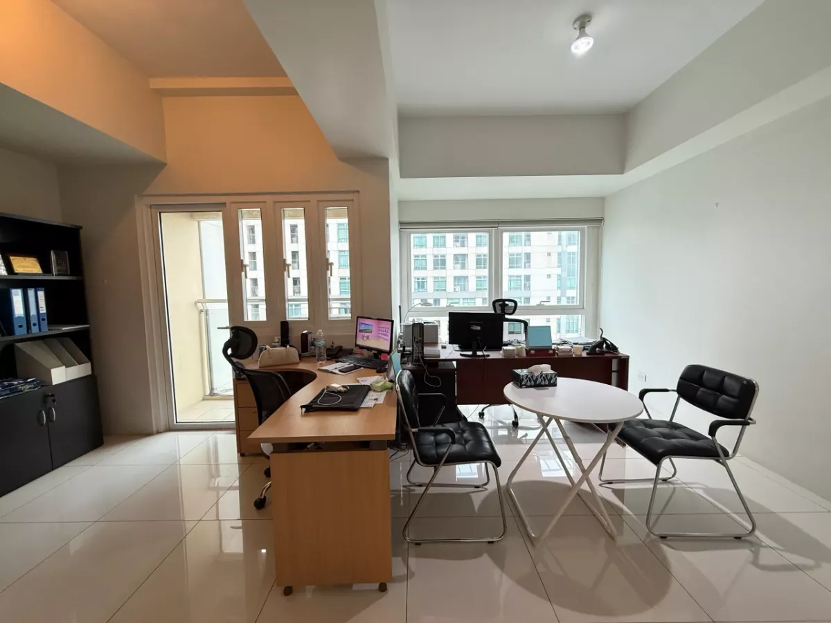 Open photo 14 of 15 — FOR SALE: Madison Parkwest 3BR Condo in Fort Bonifacio, Taguig