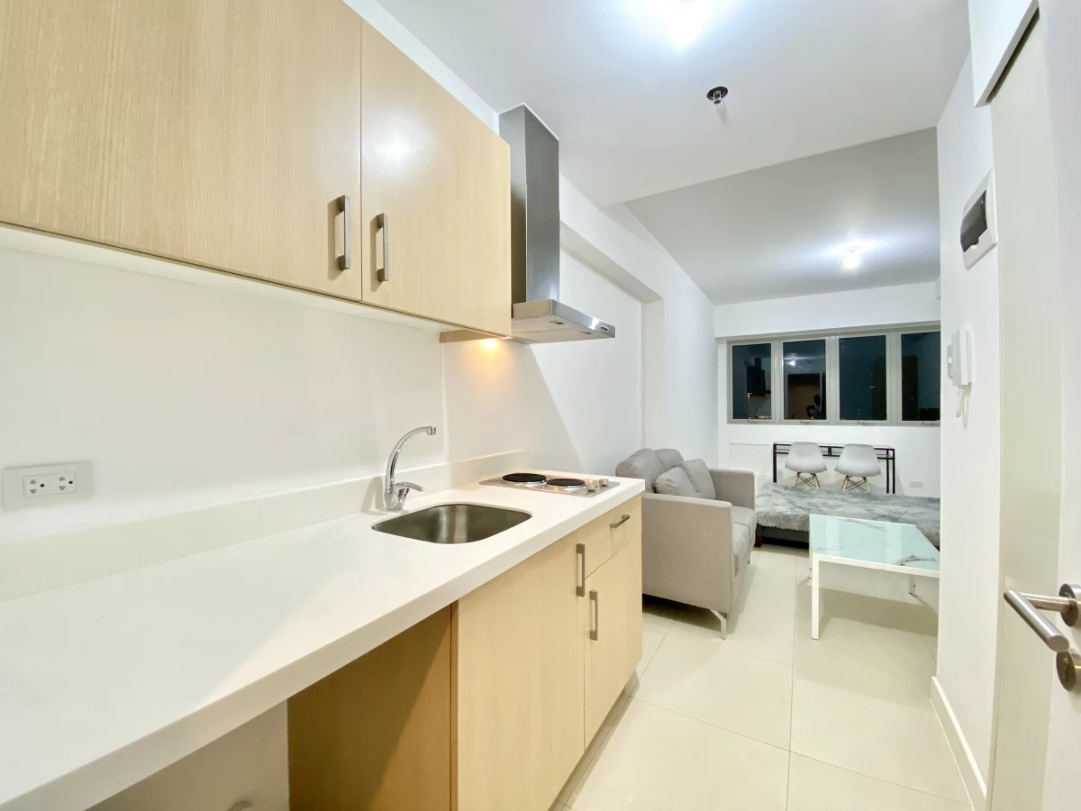 SEMI-FURNISHED STUDIO UNIT ON FIRE SALE AT THE RESIDENCES AT COMMONWEALTH BY CENTURY — Studio in Quezon City, Metro Manila, 1101 — Photo 3