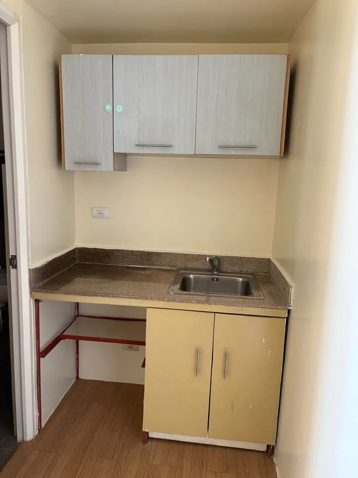 For Sale: Trevi Tower 1BR Condo in Pio Del Pilar, Makati City — 1 Bedroom in Makati City, Metro Manila, 1224 — Photo 6