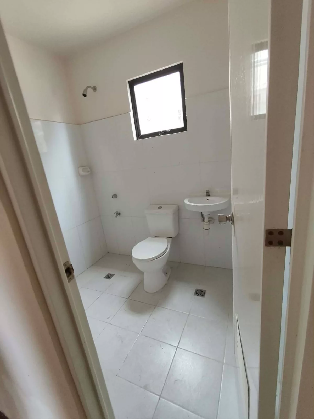 FOR ASSUME: NEW & UNOCCUPIED TOWNHOUSE IN LAPU LAPU CITY — Townhouse in Lapu-lapu City, Cebu, 6015 — Photo 2