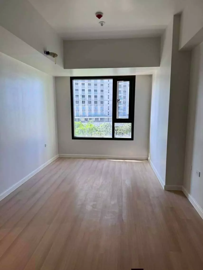 FOR SALE : 3BR and Parking Condo in Mandani Bay Suites Tower 1, Mandaue City – Pool View - photo 7