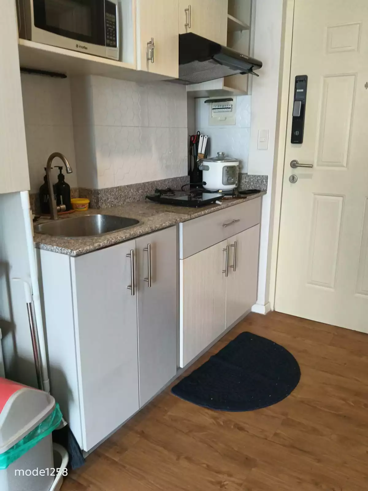 For Rent: Studio Condo Near Mactan-Cebu International Airport, Lapu-lapu City — Balcony — Studio in Pusok, Lapu-lapu City, Cebu — Photo 6