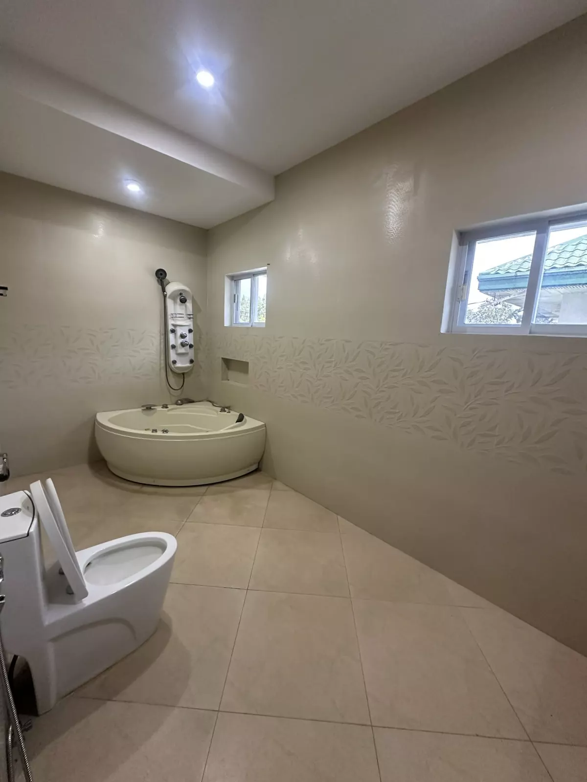 Spacious 5-Bedroom House and Lot in a peaceful & secured Community in Town&Country, Talisay — House and Lot in Zone 15 (Pob.), Talisay, Negros Occidental — Photo 4
