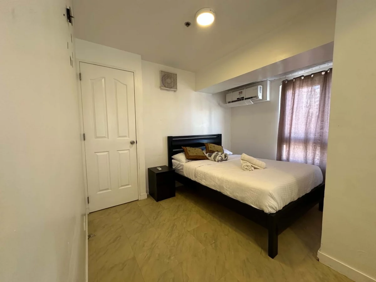 For Sale: 2BR Condo in Makati City — Fully Furnished with Pool — 2 Bedrooms in Pio Del Pilar, Makati City, Metro Manila — Photo 4