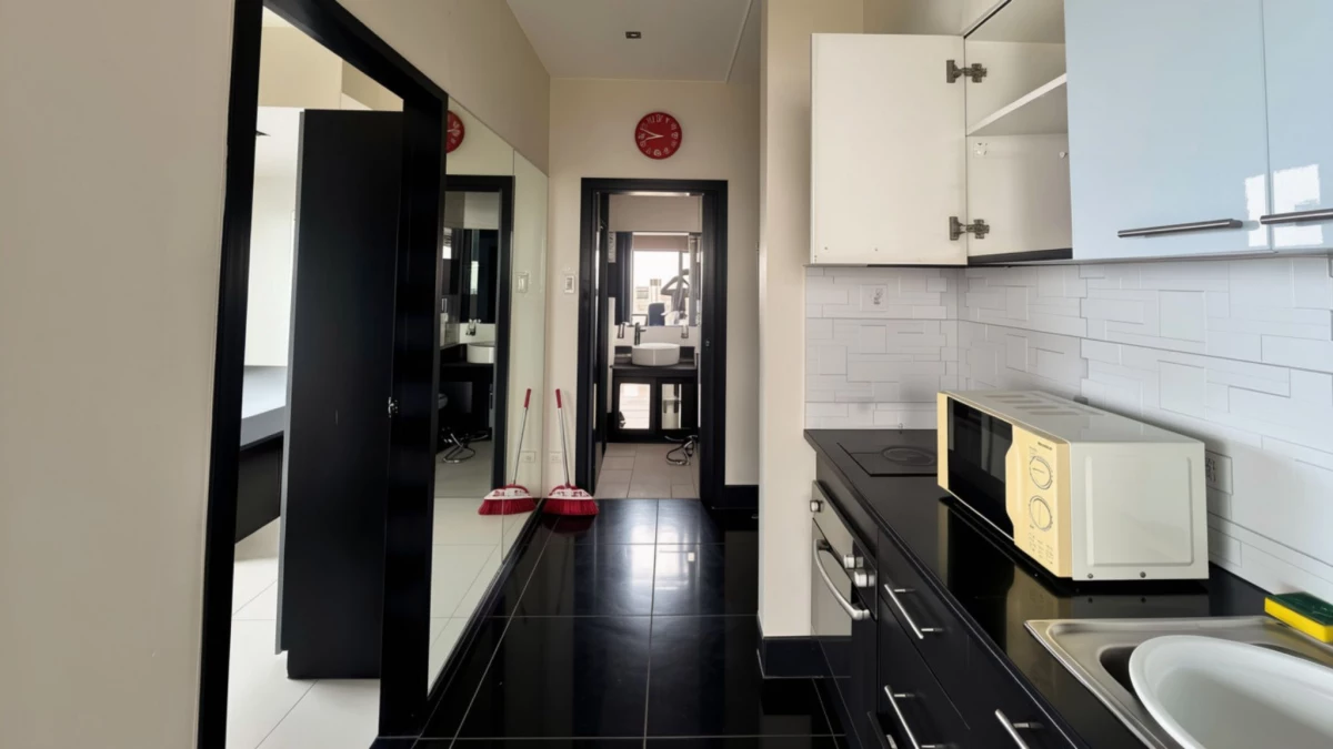 Rush Sale: Fully furnished 1BR Condo with Balcony in Cebu City — City Suites Ramos Tower — 1 Bedroom in Cebu City, Cebu, 6000 — Photo 3