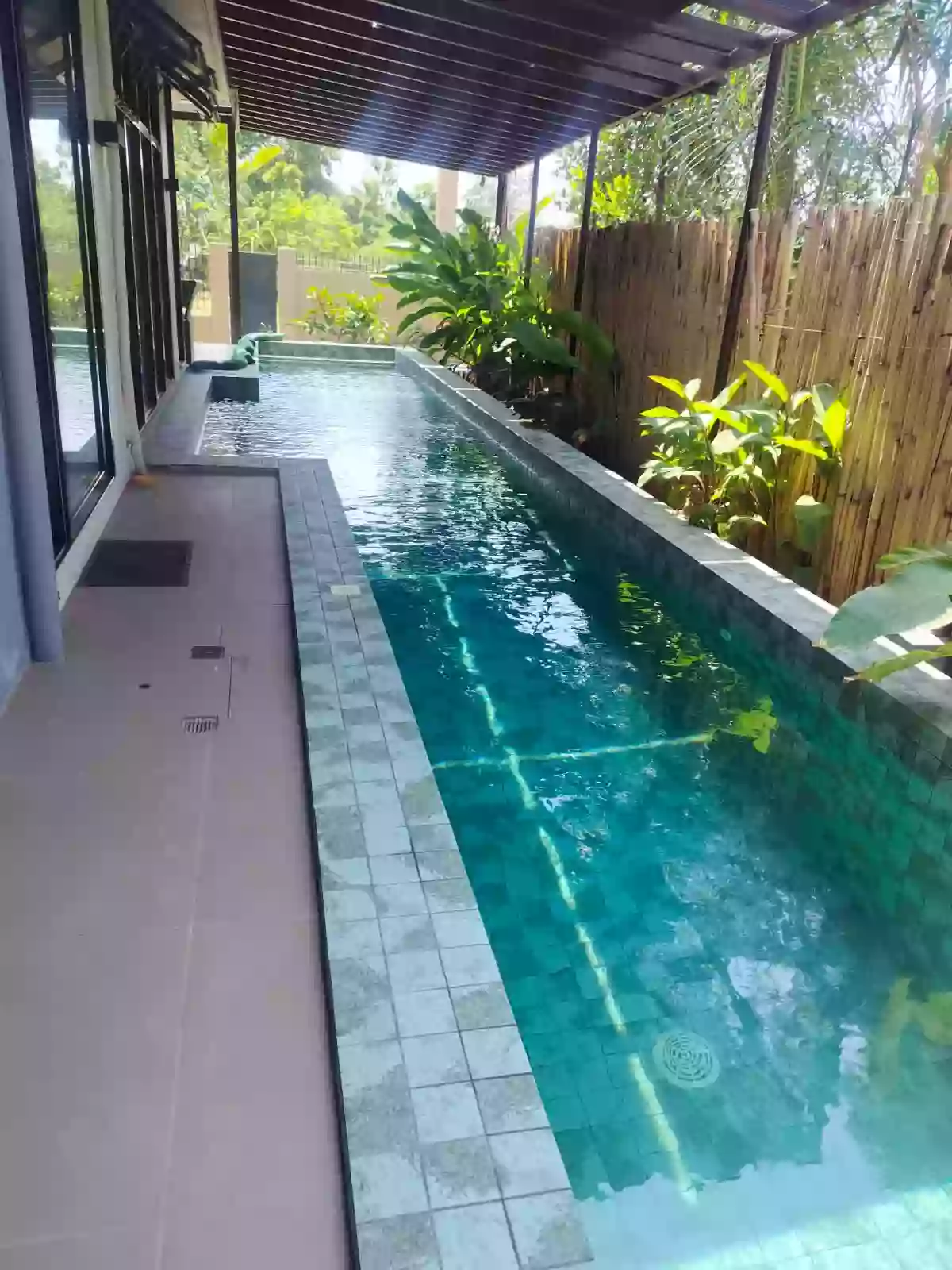 house with swimming pool in white sand villa