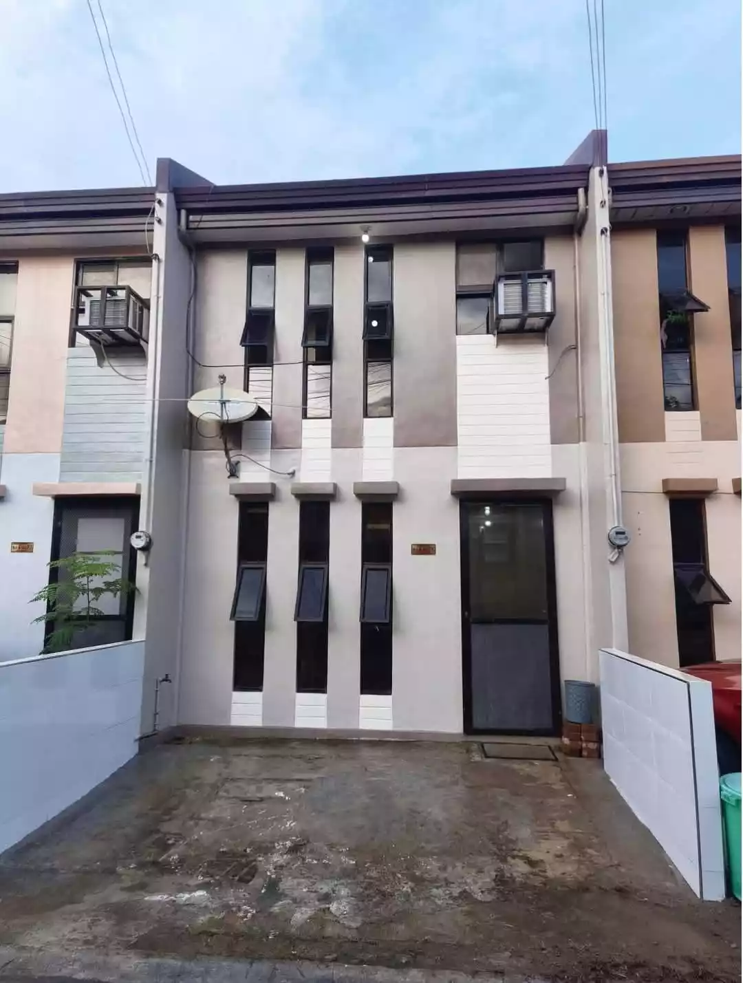 FOR RENT TOWNHOUSE WITH 2 BR IN PORTVILLE MACTAN — Townhouse in Mactan, Lapu-lapu City, Cebu — Photo 2