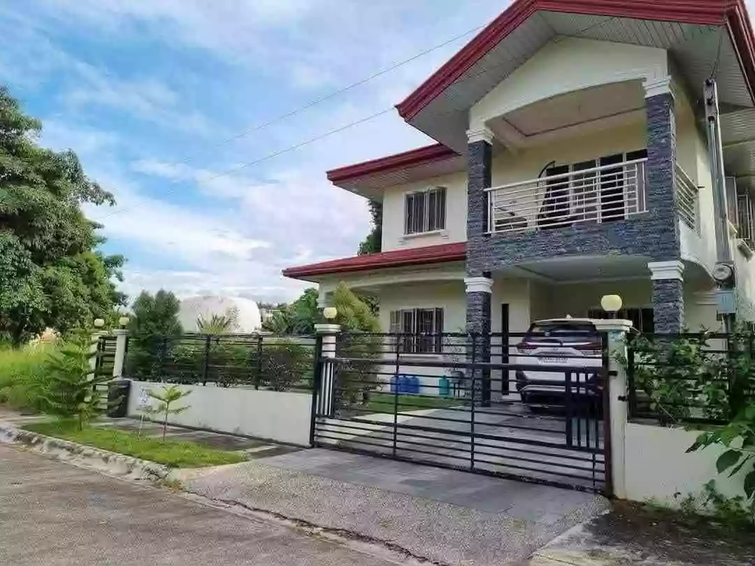 Rush Sale: Hillsborough House & Lot