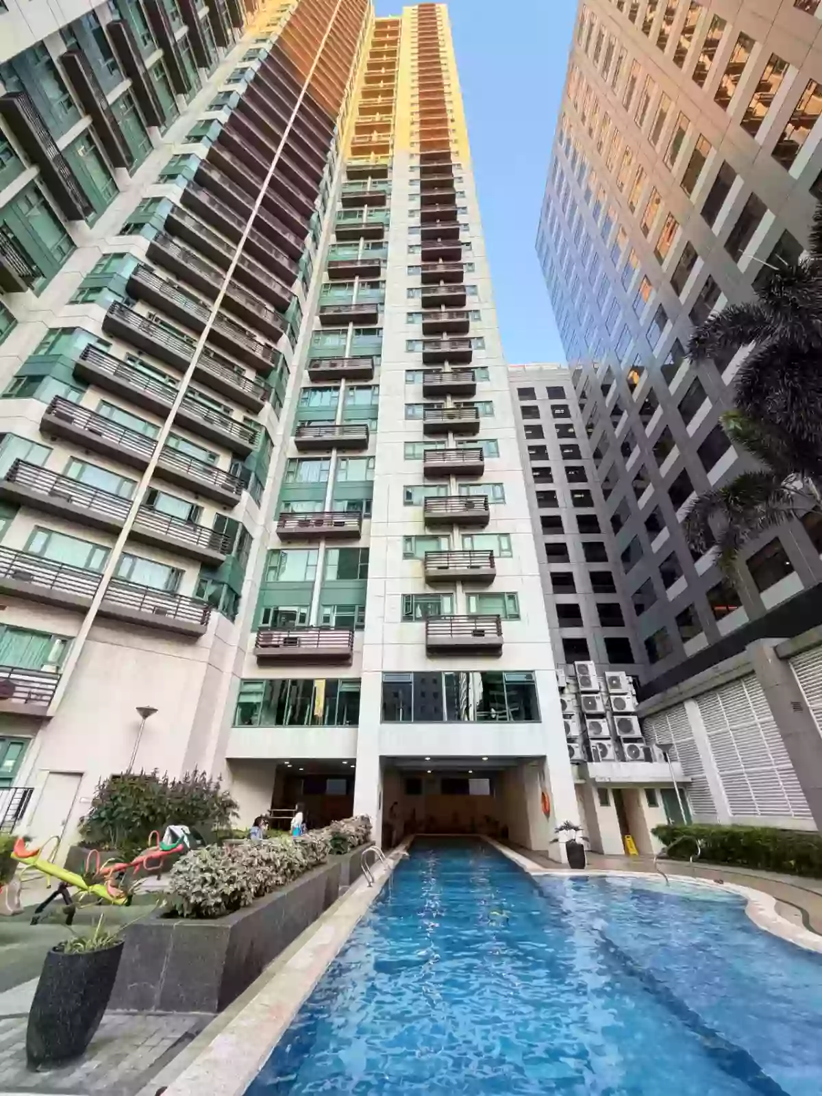 Open photo 13 of 14 — Stylish 1-Bedroom Loft Condominium For Sale in McKinley Park Residences BGC