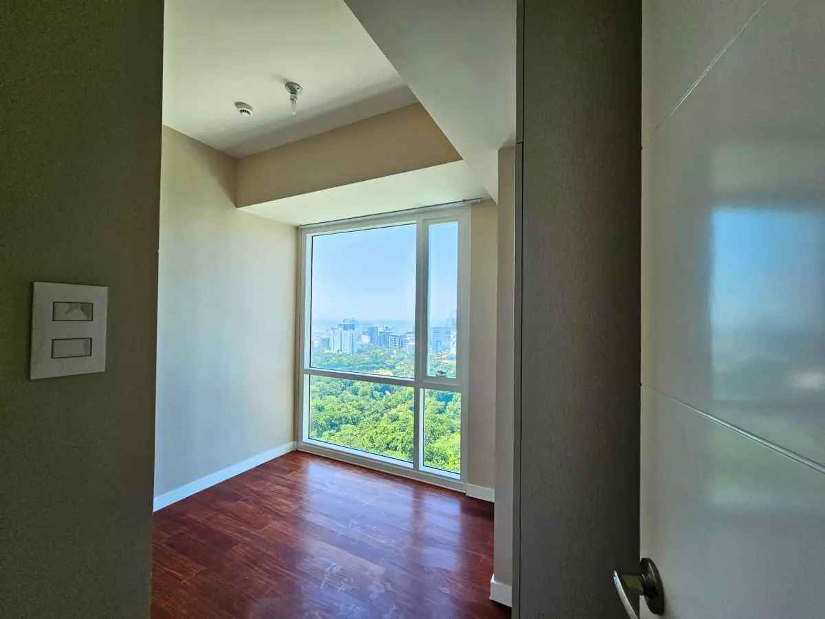 For Assume: 3BR Condo with Ballcony & Parking in Lahug, Cebu City — Marco Polo Residences Tower 4 — 3 Bedrooms in Lahug, Cebu City, Cebu — Photo 4