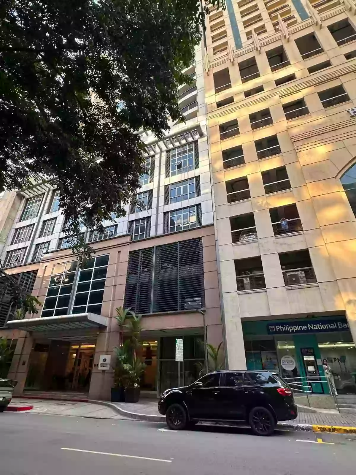 Open photo 13 of 28 — For Lease: 1BR Corner Unit with Balcony in Makati CBD Fully Furnished