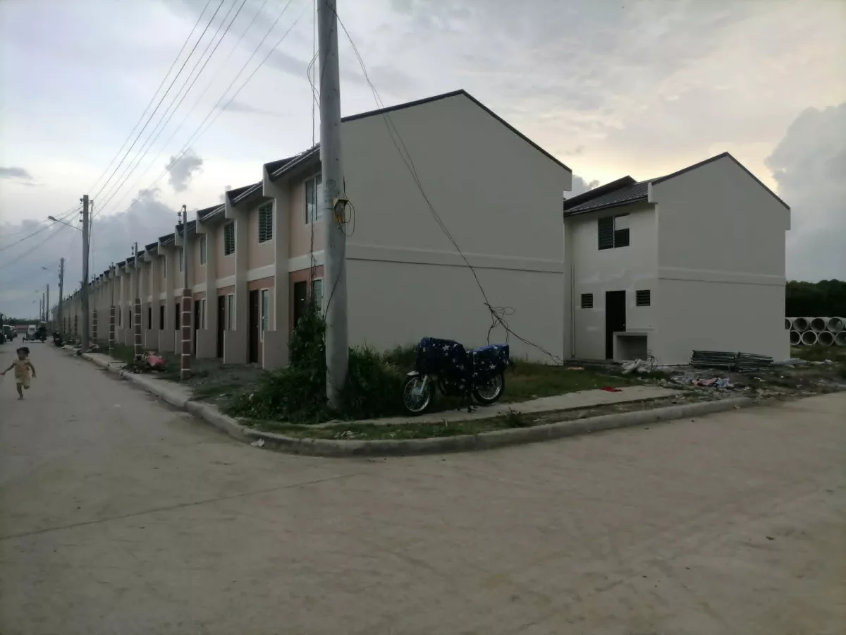 Budget Friendly Residential Townhouse for Rent — Townhouse in Balabag, Santa Barbara, Iloilo — Photo 4