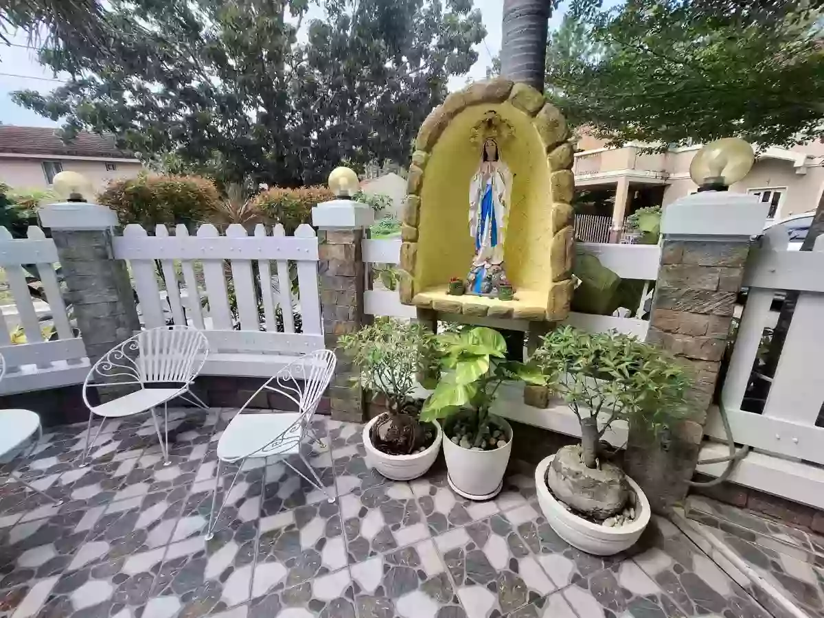 For Sale: 4BR House and Lot Near Vista Mall Bacolod — with Jacuzzi — House and Lot in Bacolod City, Negros Occidental, 6100 — Photo 3