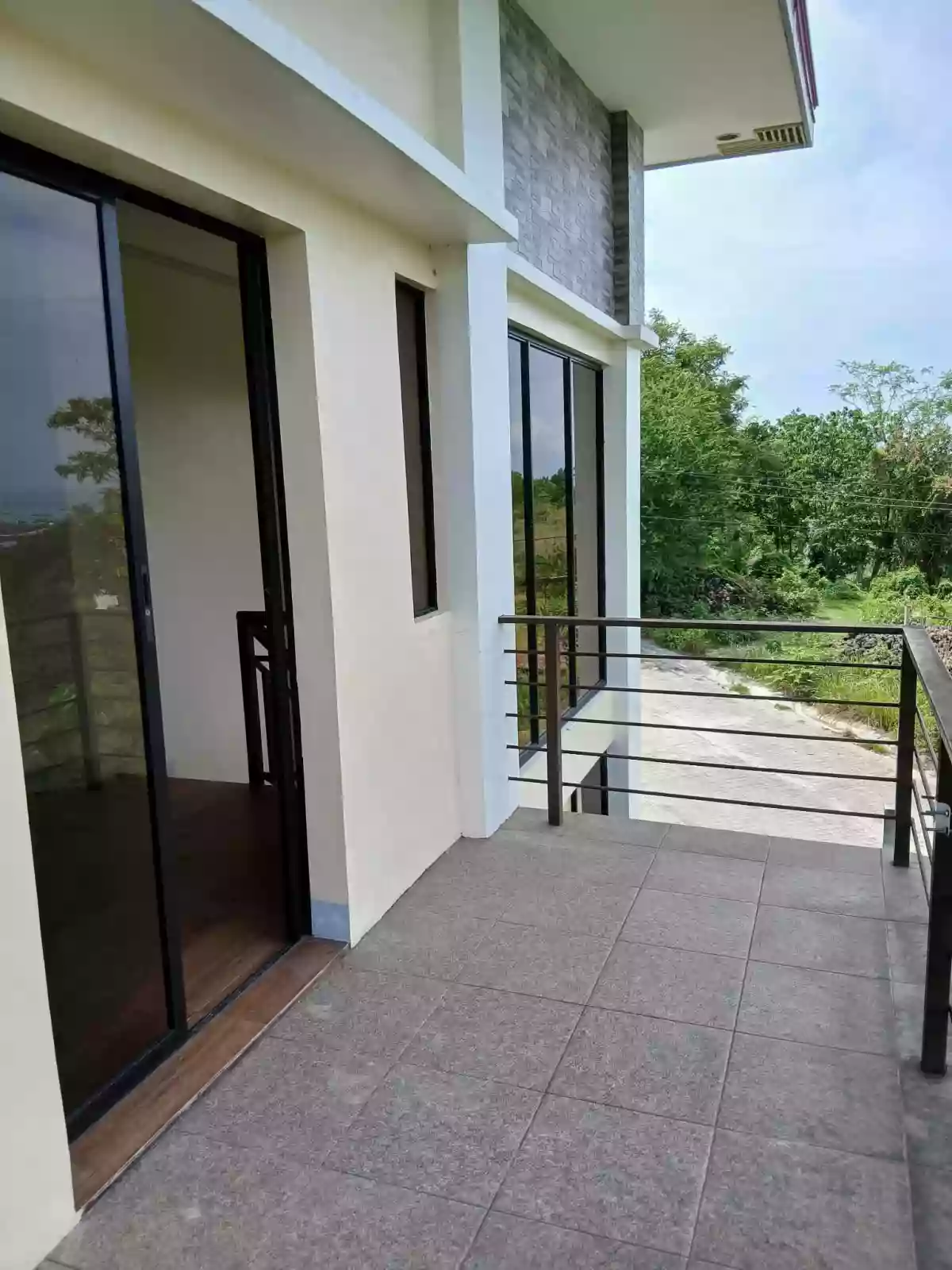 House and Lot for Sale in Minglanilla inside Subdivision with Sea & Mountain Views — House and Lot in Minglanilla, Cebu, 6046 — Photo 5