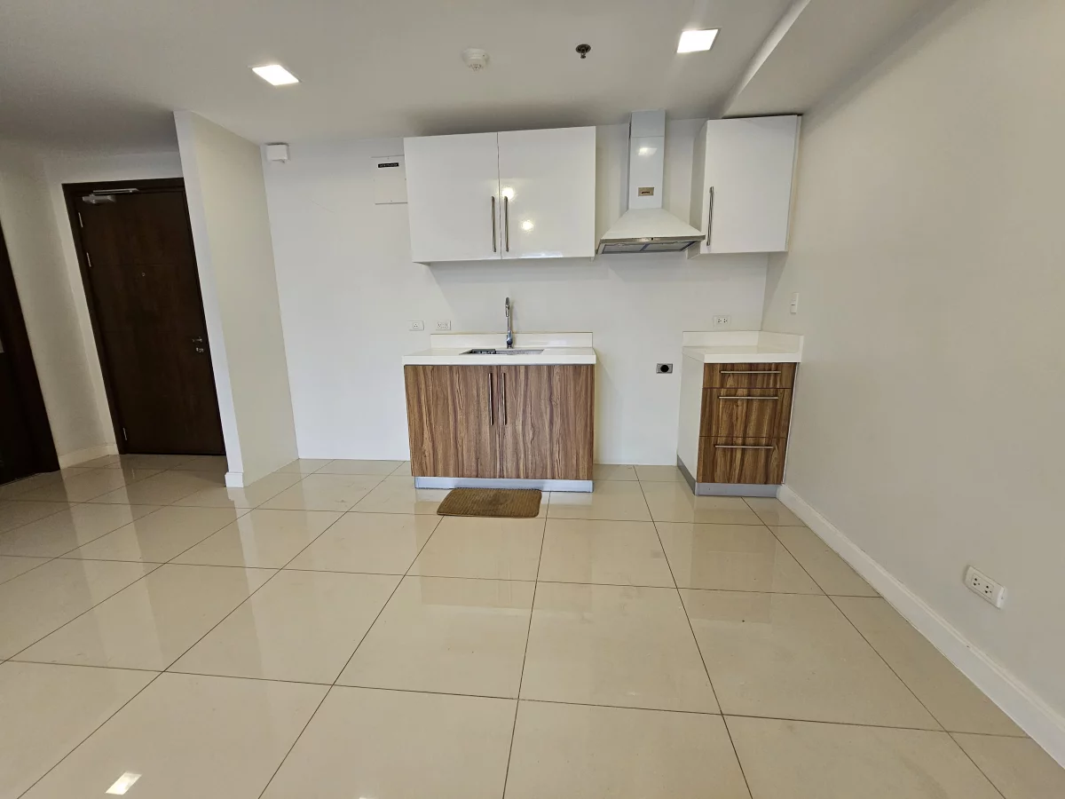 Sacrifice Sale: 1BR Condo Near Ayala Center Cebu, Cebu City — Semi Furnished — 1 Bedroom in Mabolo, Cebu City, Cebu — Photo 3