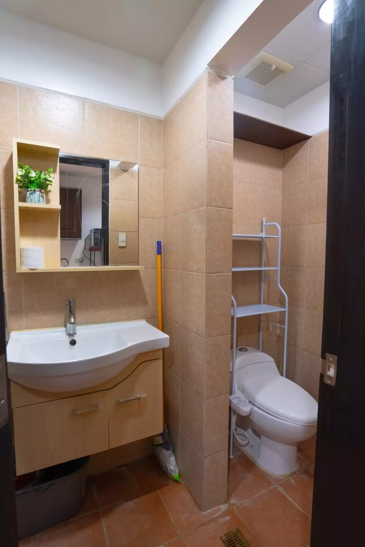 For Sale: Studio Condo Near Vicente Sotto Hospital, Cebu City — Balcony — Studio in Capitol Site, Cebu City, Cebu — Photo 3