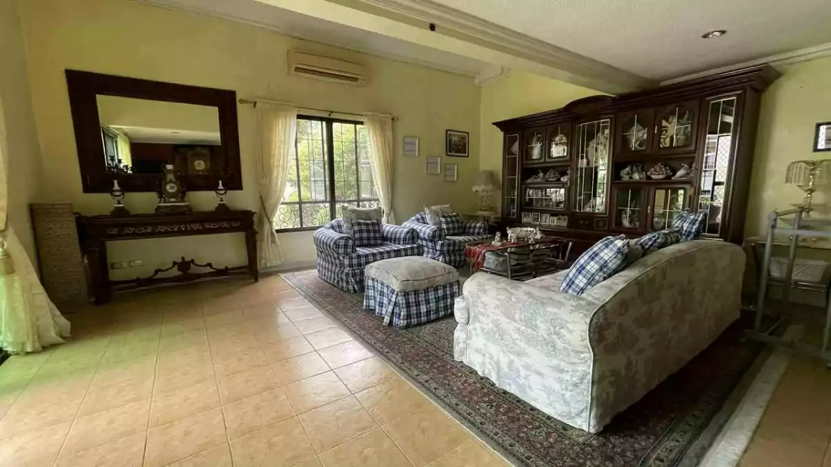 Open photo 12 of 22 — For Sale: 4BR House and Lot in Talon Dos, Las Piñas — 487 sqm