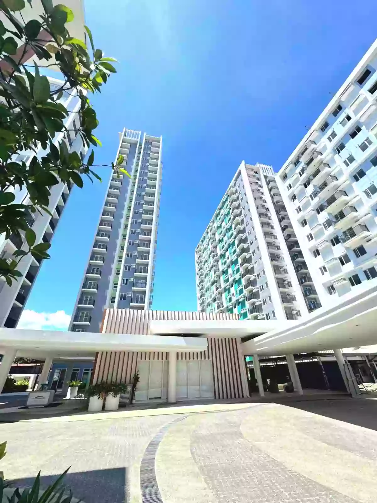Open photo 15 of 18 — Cozy & Stylish Fully Furnished Studio with Smart TV & 100mbps Wi-Fi Ready