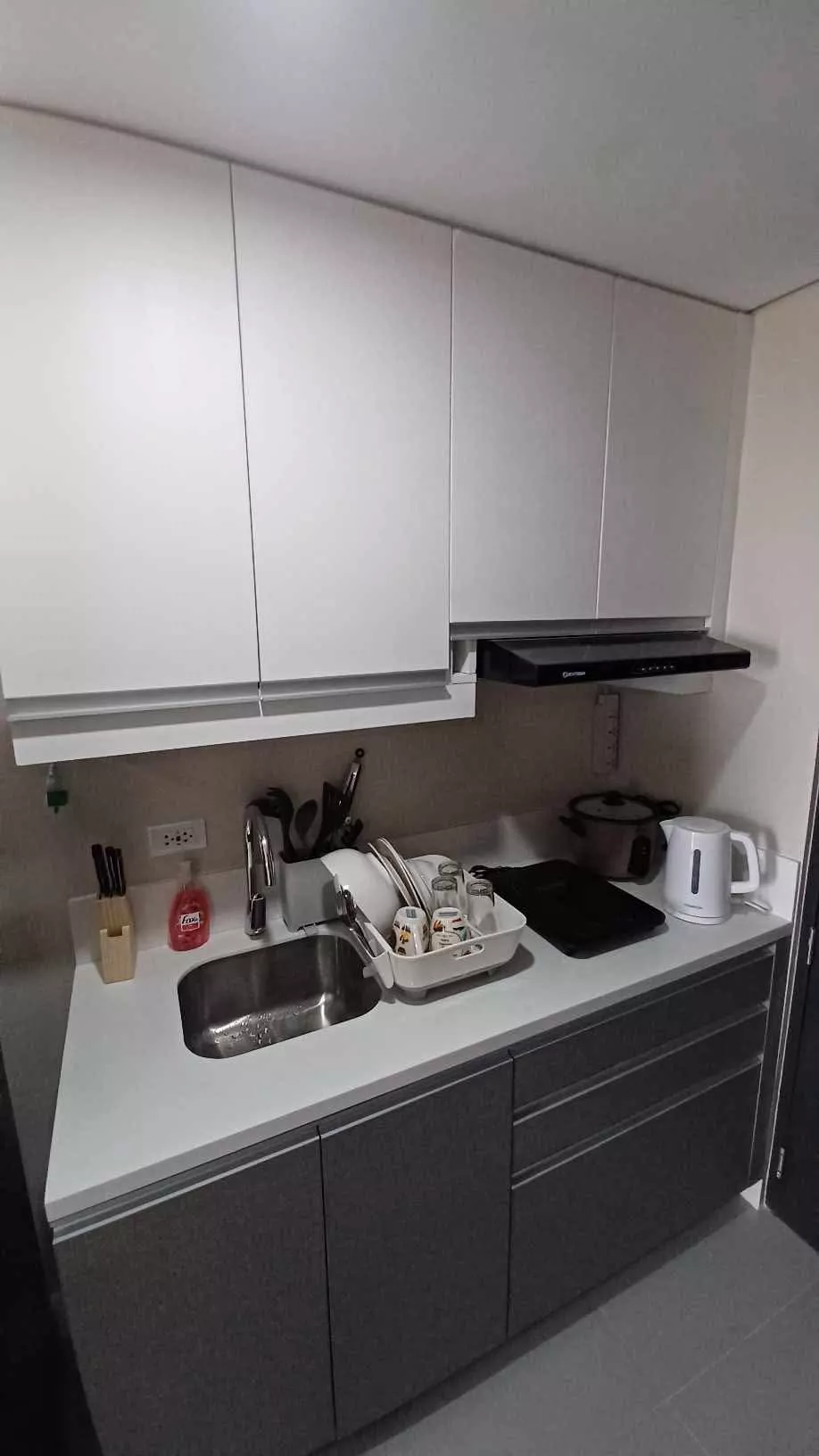 CONDO FOR RENT IN BASELINE NEAR CEBU DOCTORS — Studio in Camputhaw, Cebu City — Photo 2