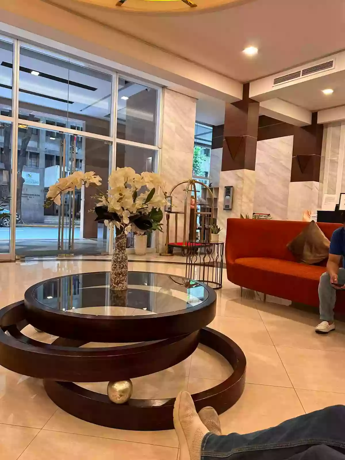 Open photo 12 of 28 — For Lease: 1BR Corner Unit with Balcony in Makati CBD Fully Furnished