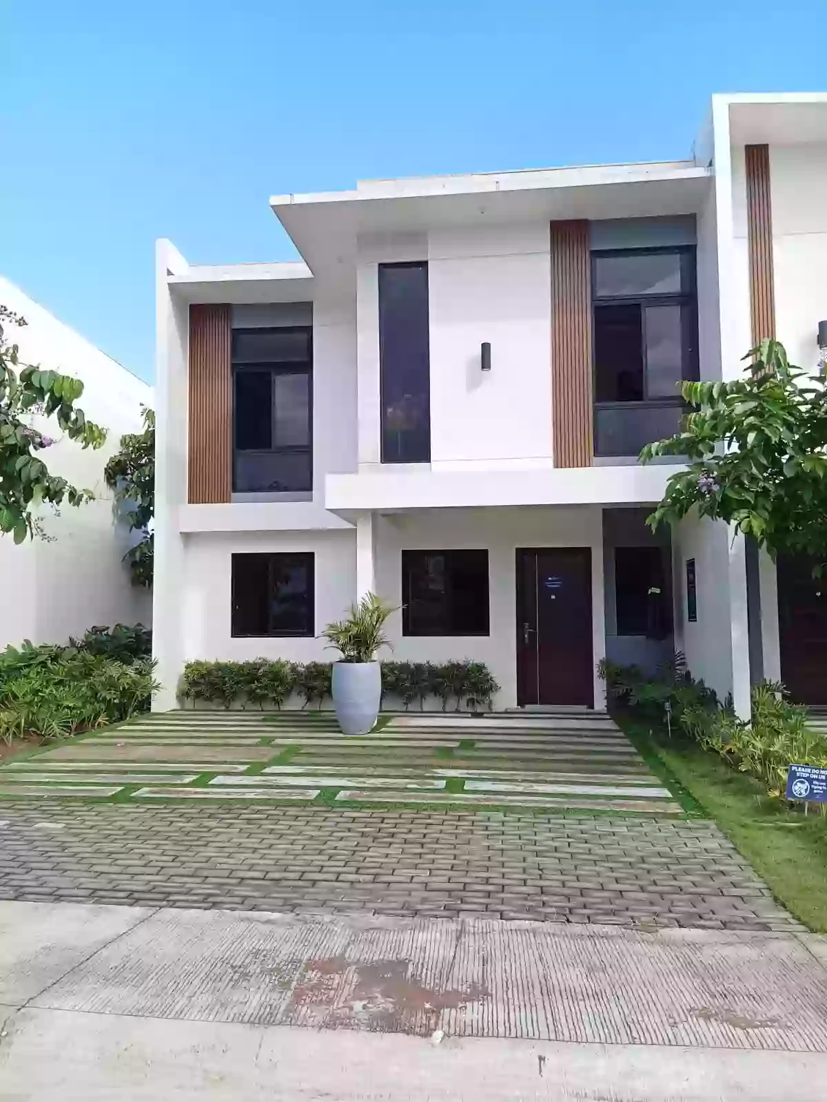 For Sale: 2BR Townhouse in Atlu-Bola, Mabalacat — 66 sqm 1 Carport — Townhouse in Mabalacat, Pampanga, 2010 — Photo 2