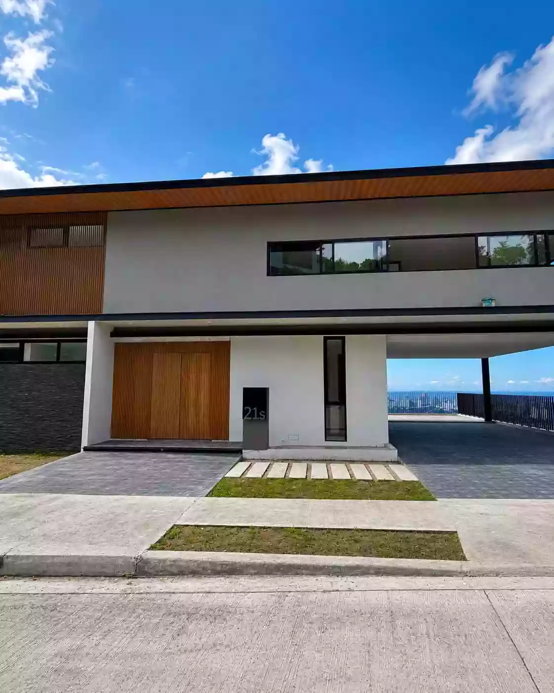 Luxury House for Sale in Monterrazas Prime Cebu | Soprano End Unit with Panoramic City Views — House and Lot in Guadalupe, Cebu City, Cebu — Photo 3