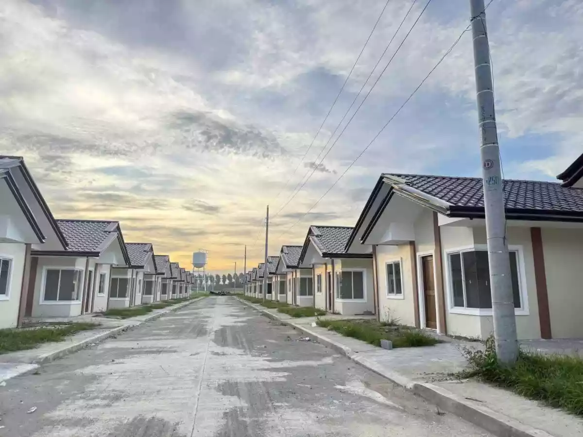 Open photo 15 of 15 — PASALO! 3BR House and Lot Near Entrance in Lagao, General Santos City — 126 sqm