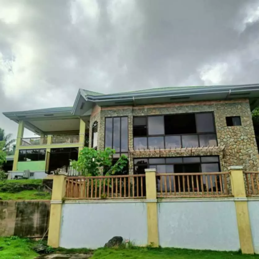 Overlooking House and Lot - photo 2