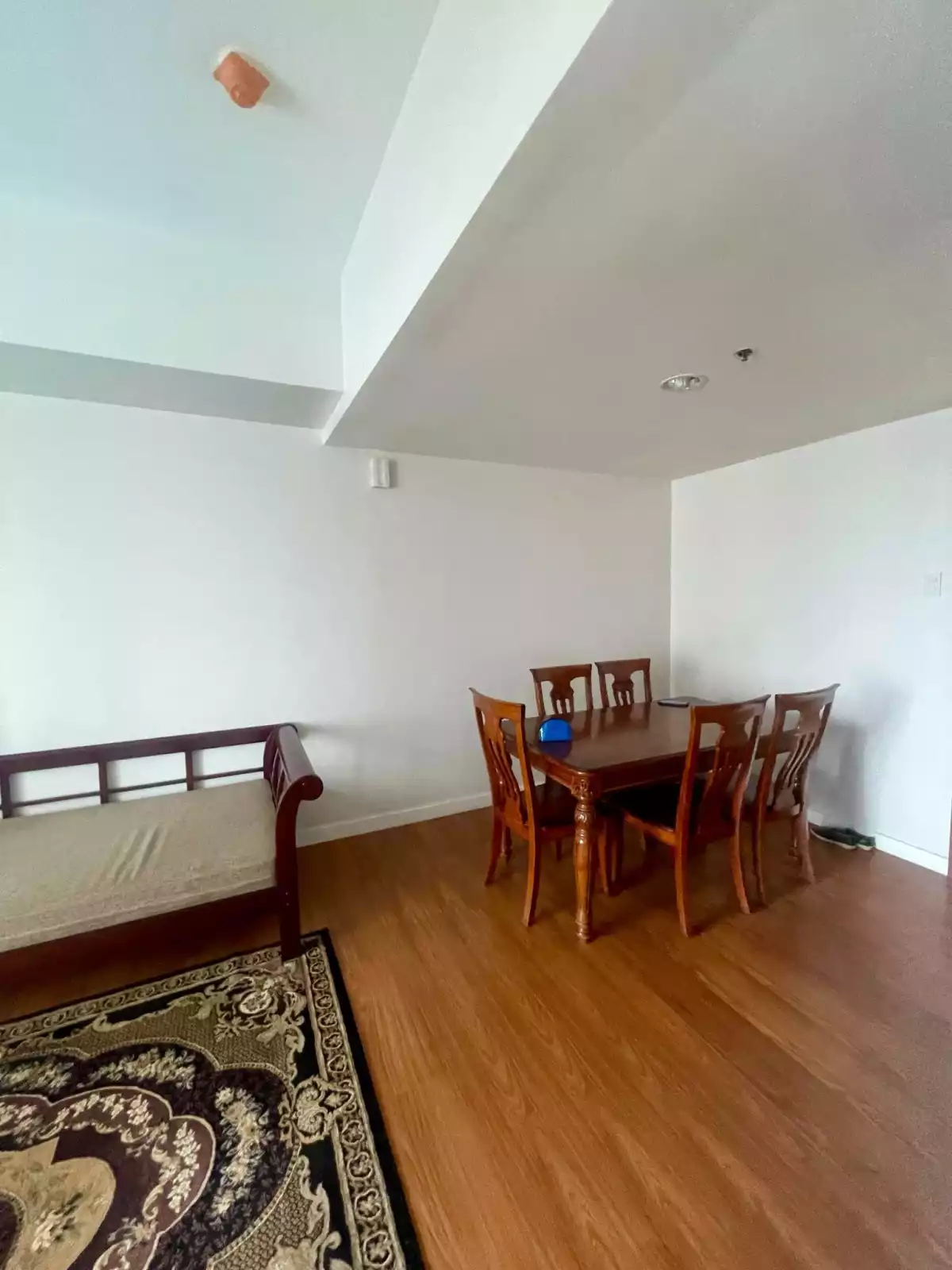Rush Sale Furnished One Bedroom Unit with Parking Included in Lahug, Cebu City — 1 Bedroom in Lahug, Cebu City, Cebu — Photo 4