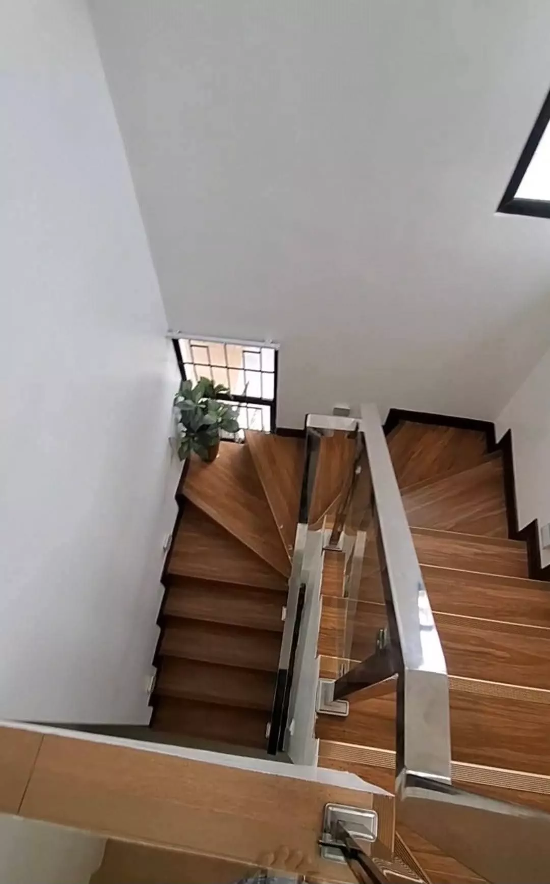 Open photo 19 of 21 — CEBU HOUSE FOR RENT 4 BEDROOMS