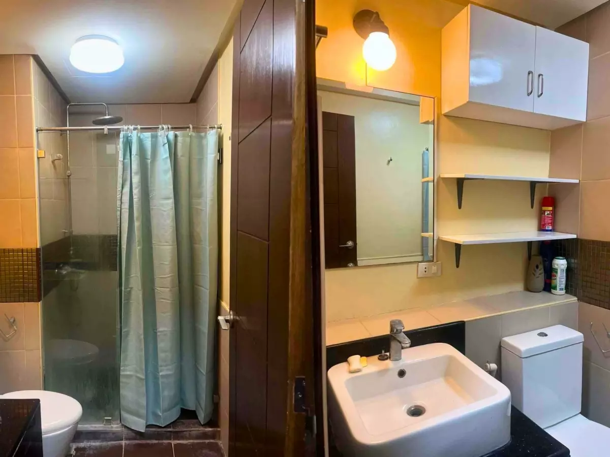 For Rent: 1BR Condo with Balcony & WiFi in Lahug, Cebu City — Azalea Place — 1 Bedroom in Cebu City, Cebu, 6000 — Photo 5