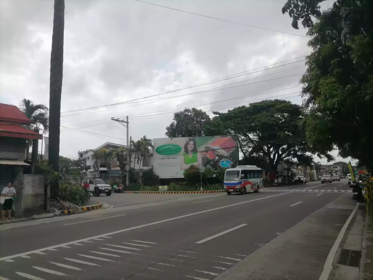 Rush Sale: High-end Lot near City Center with flexible cut.