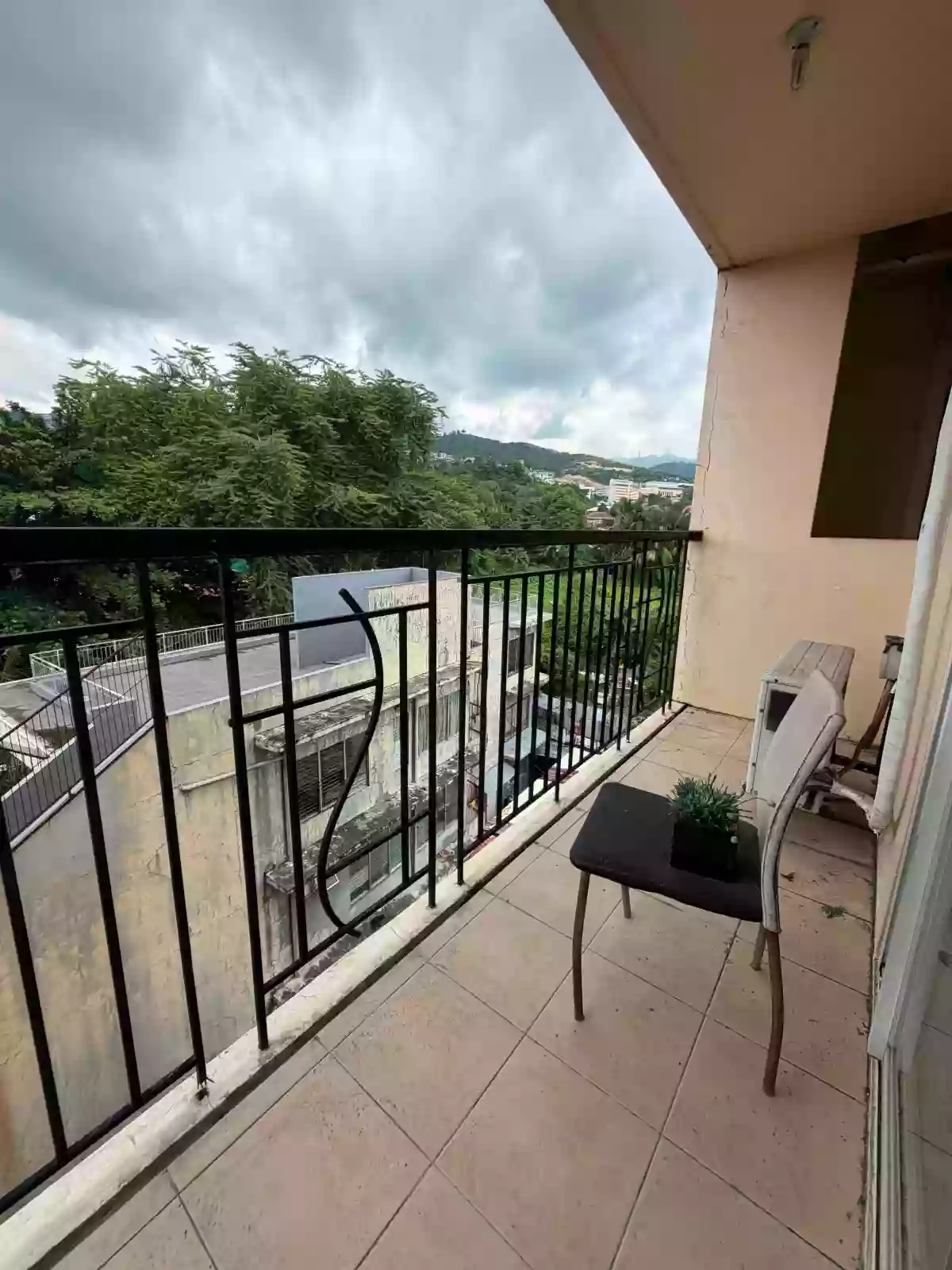 WOODCREST 2 BEDROOMS WITH PARKING FOR SALE — 2 Bedrooms in Guadalupe, Cebu City, Cebu — Photo 4