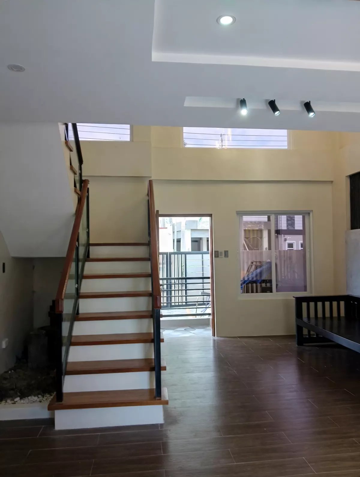 MODERN RESORT HOUSE WITH 5FT DEEP SWIMMING POOL & 4 BEDROOMS — House and Lot in Angeles City, Pampanga, 2009 — Photo 2