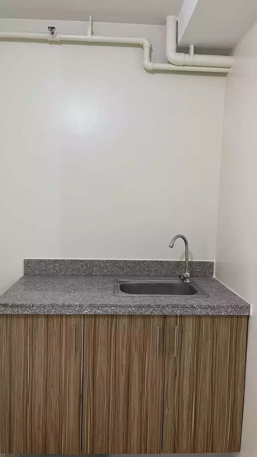 For Rent: Urban Deca Homes Manila 2BR Condo in Barangay 99, Manila City — 2 Bedrooms in Barangay 99, Manila City, Metro Manila — Photo 3