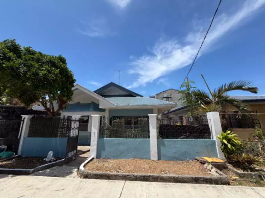 BUNGALOW HOUSE FOR RENT-ILOILO CITY-NEAR SUNSET BOULEVARD- 3BEDROOMS