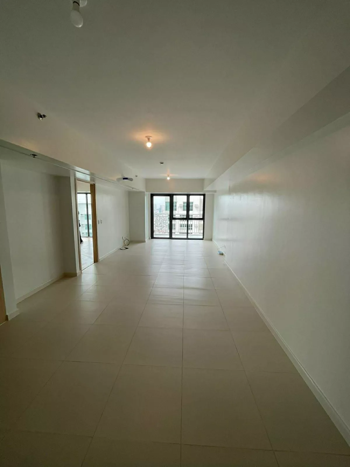 1 Bedroom Condo for Sale in Carmona, Makati City — 69 sqm — 1 Bedroom in Makati City, Metro Manila, 1224 — Photo 2