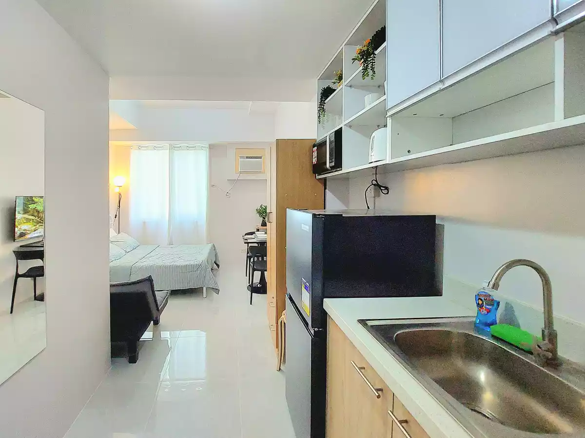 Cozy & Stylish Fully Furnished Studio with Smart TV & 100mbps Wi-Fi Ready — Studio in Alang-alang, Mandaue City, Cebu — Photo 2