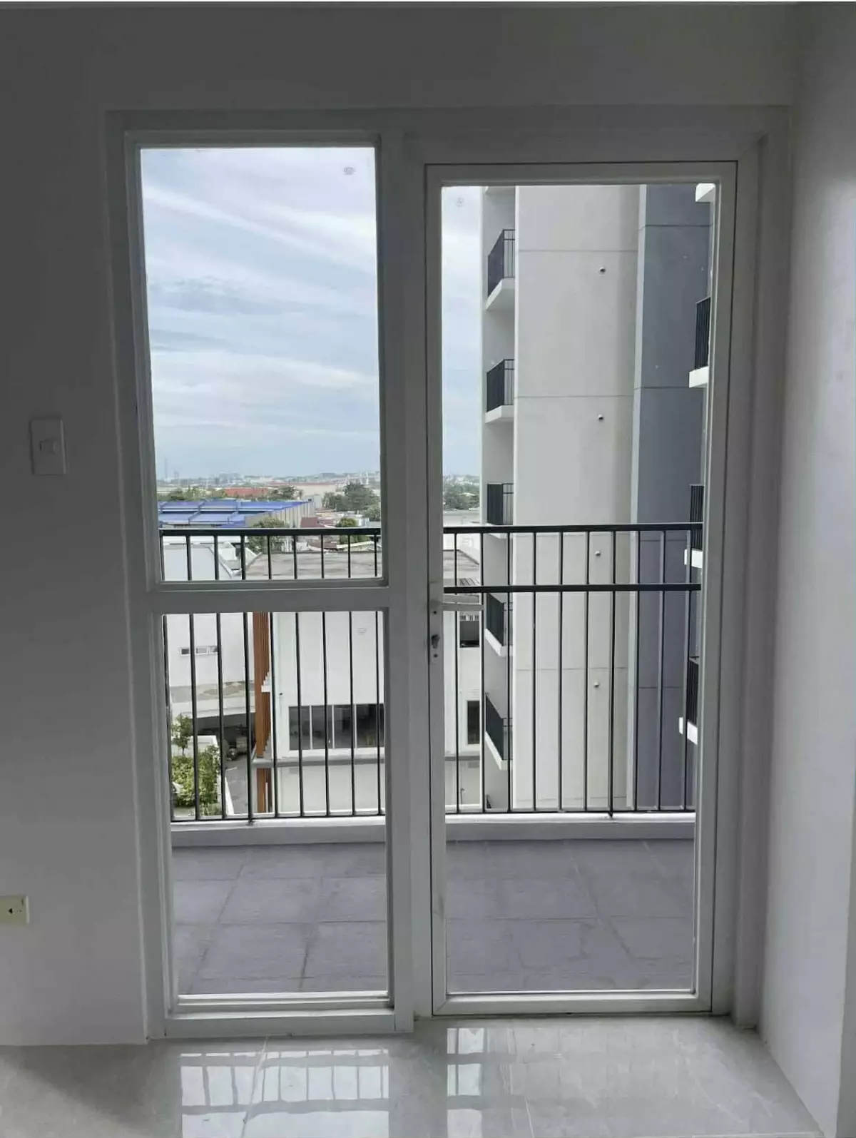 For Assume-Studio Unit with Balcony- Casa Mira Mandaue City — Studio in Ibabao-Estancia, Mandaue City, Cebu — Photo 4