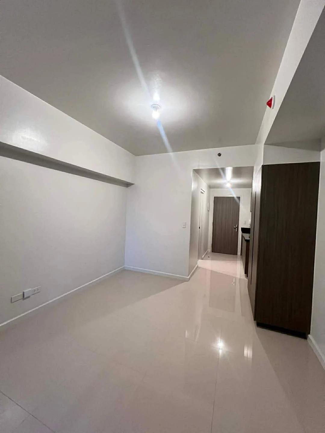 MANDANI BAY QUAY TOWER 1 SACRIFICE SALE STUDIO UNIT PHP 4M NET — Studio in Centro, Mandaue City, Cebu — Photo 4