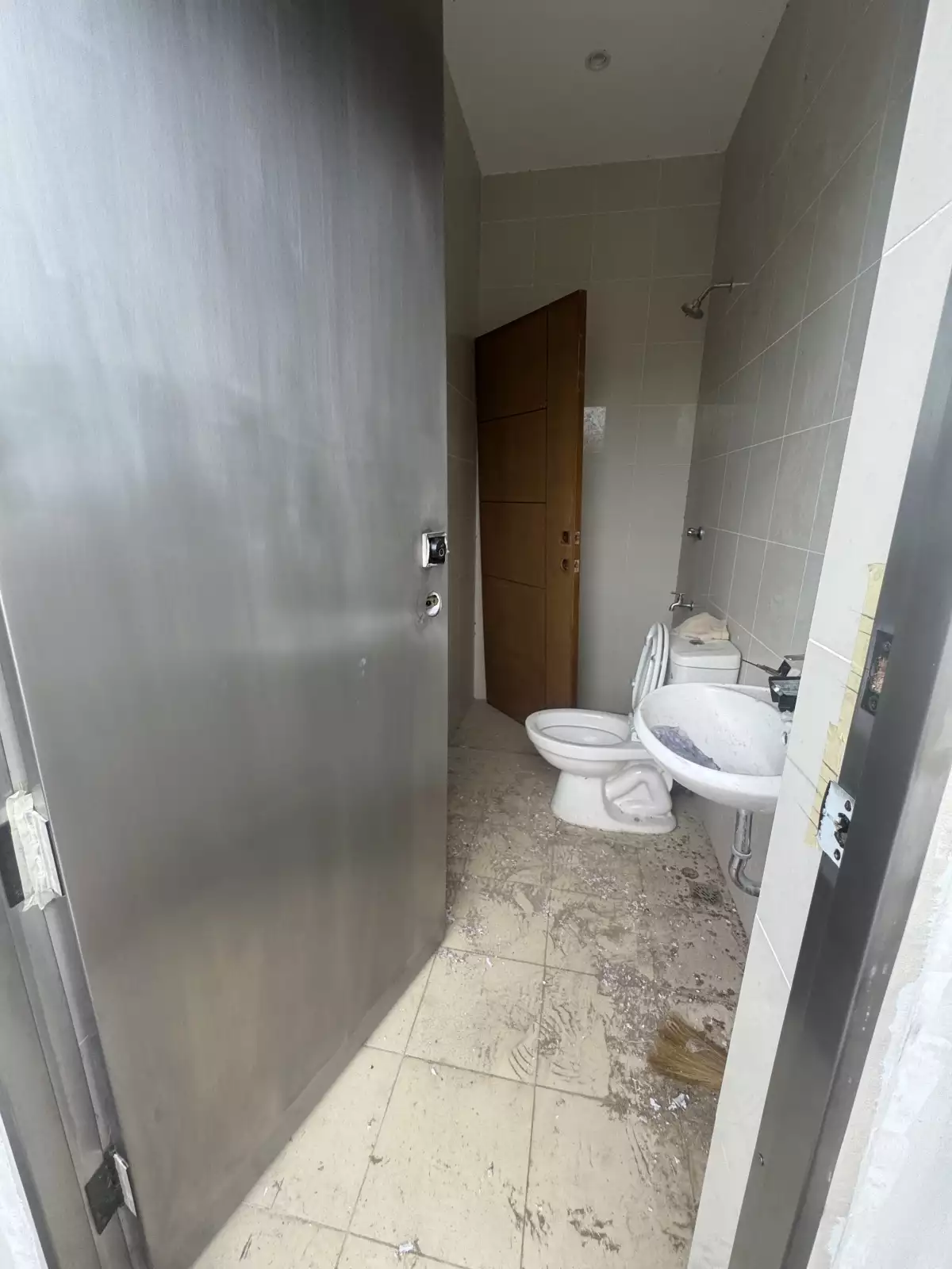 Open photo 33 of 36 — For Sale: 3BR House and Lot in Santo Domingo, Santa Rosa — 299 sqm