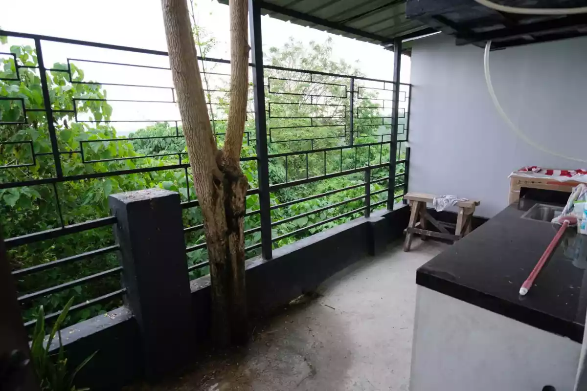 Open photo 12 of 14 — For Sale: 3BR Townhouse with Carport in Linao, Talisay City — Fully Furnished