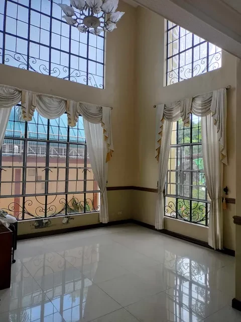 🏡 FOR SALE | Elegant 5-Bedroom House & Lot in Italia 500, BF Resort Village, Las Piñas City | ₱26,000,000 — House and Lot in B. F. International Village, Las Piñas City, Metro Manila — Photo 2
