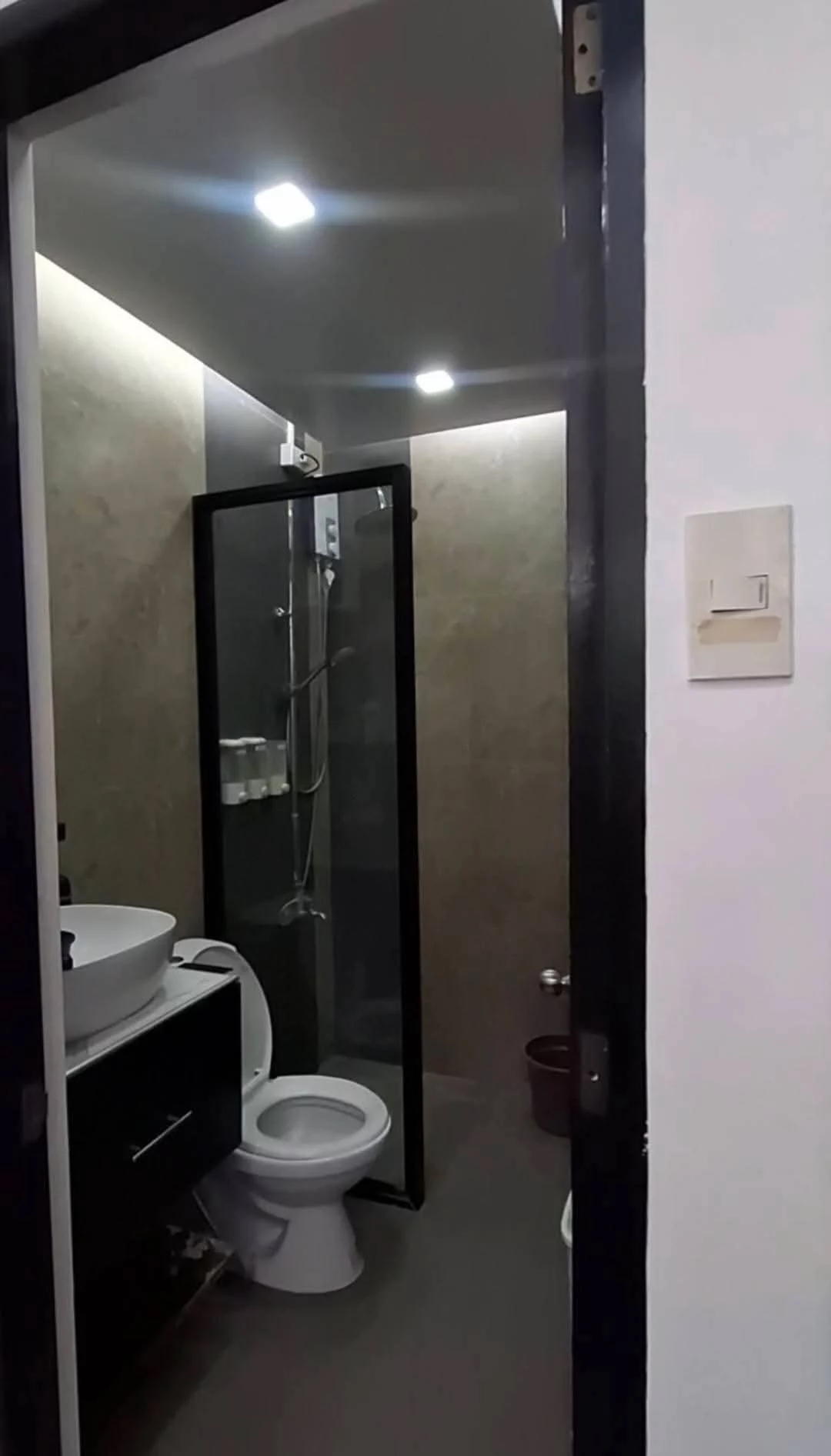 Open photo 14 of 21 — CEBU HOUSE FOR RENT 4 BEDROOMS