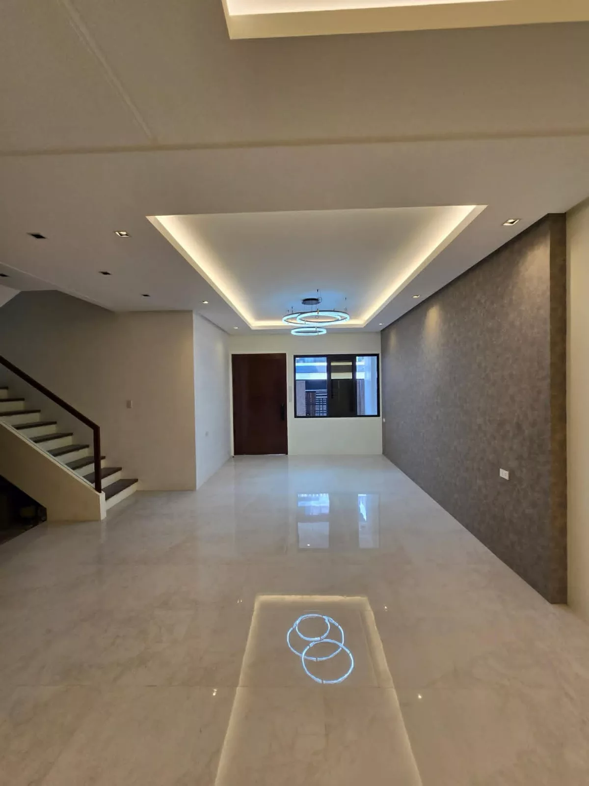 For Sale: 6BR House and Lot in Sauyo, Quezon City — 380 sqm — House and Lot in Sauyo, Quezon City, Metro Manila — Photo 4