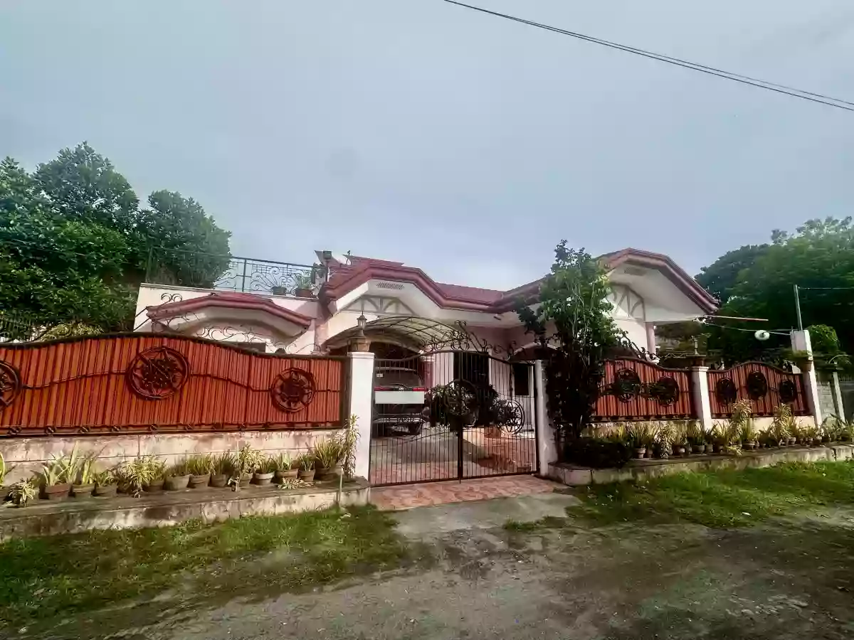 Corner House & Lot in Toledo Subdivision