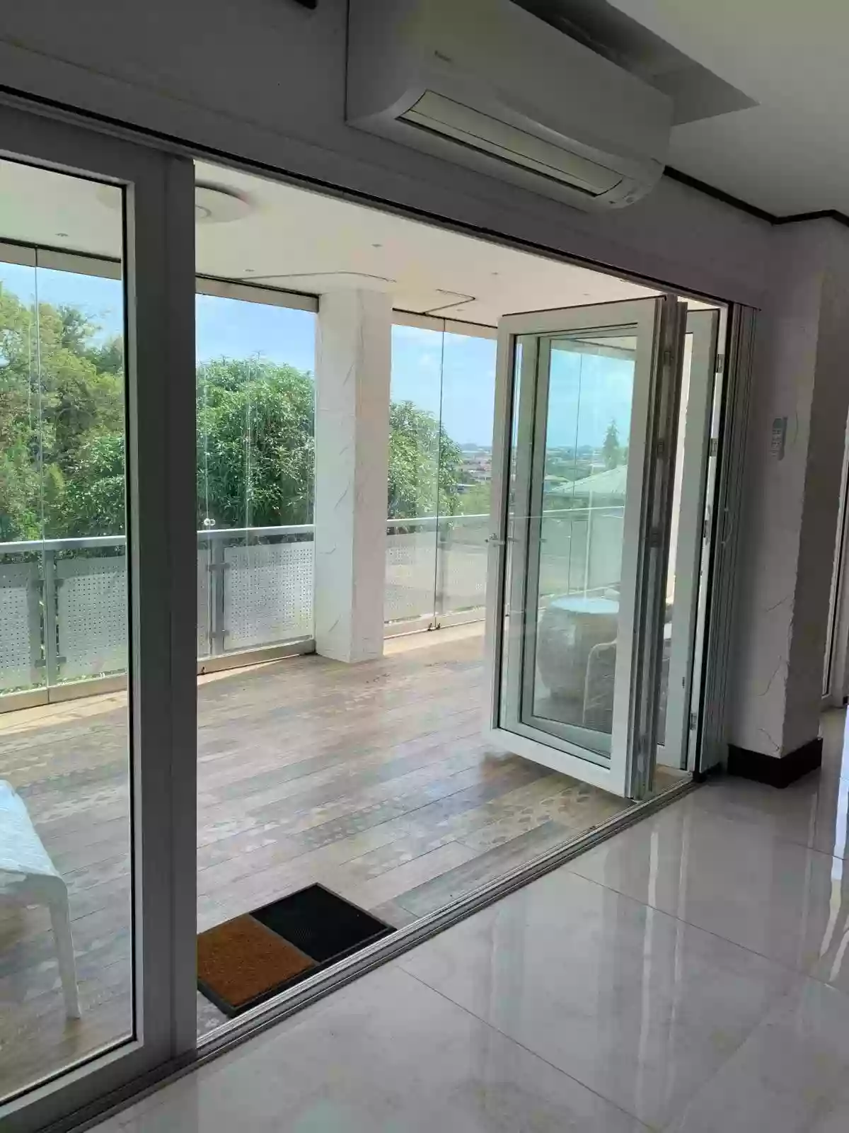 Open photo 19 of 21 — For Sale: 5BR House and Lot in Banilad, Mandaue City — 900 sqm