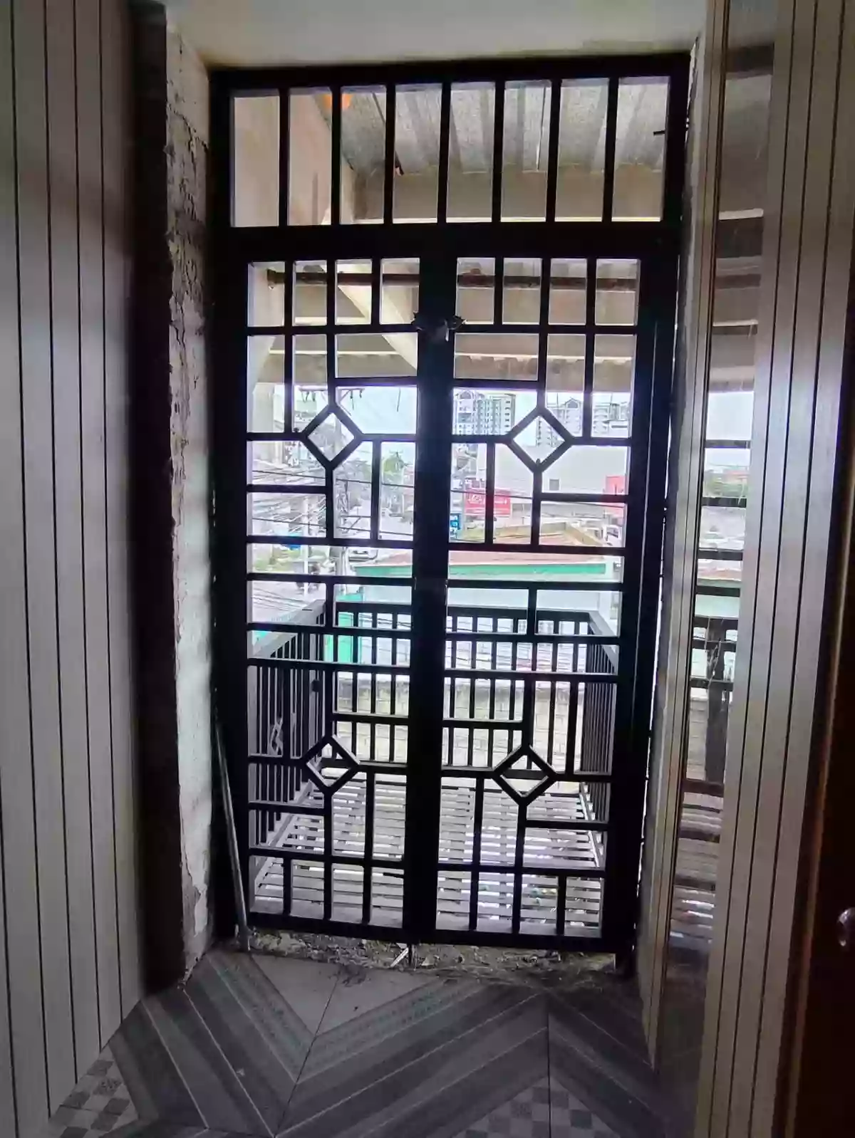 4-STOREY COMMERCIAL BUILDING FOR SALE WITH ROOFTOP — Building in Cebu, Basak, Lapu-lapu City — Photo 4